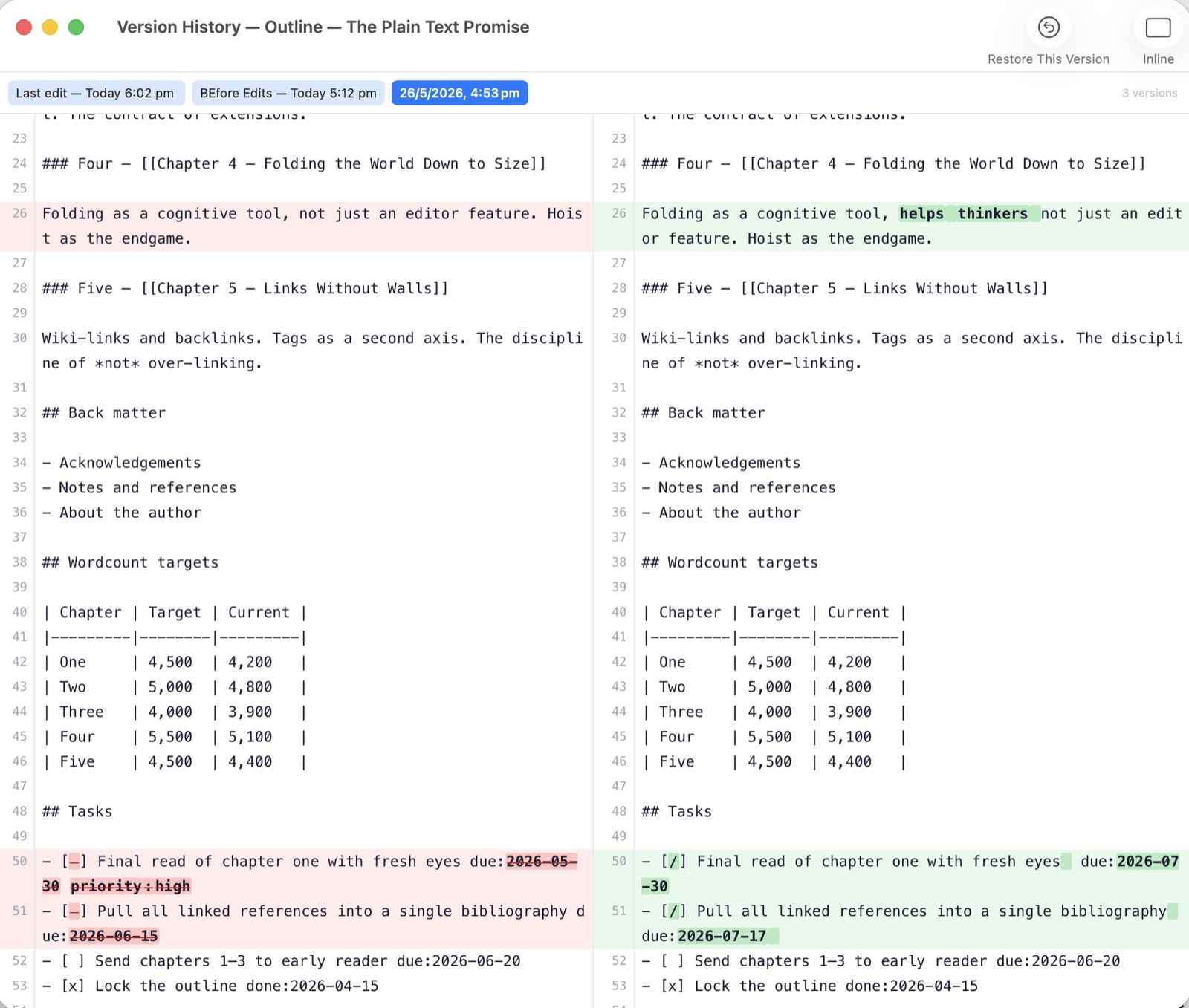 FoldNotes Version History diff viewer comparing two snapshots of a chapter side by side
